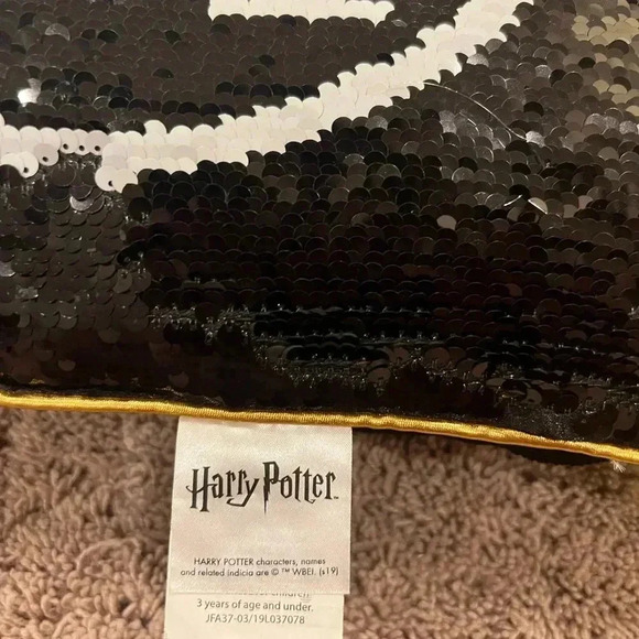 Harry Potter glasses 9 3/4 platform flipsy flip sequin pillow black 15.5 x 15.5 - Picture 4 of 11